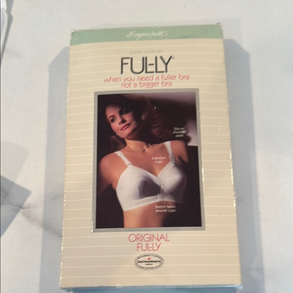 White Full Coverage Ful-Ly white Bra, size 34B.